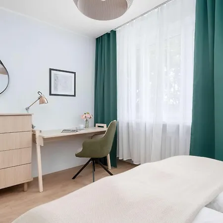 Azure Teatralna With Air Conditioning In By Renters アパート *