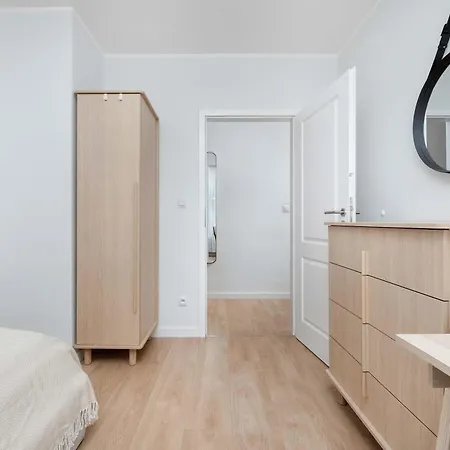 Azure Teatralna With Air Conditioning In By Renters ヴロツワフ