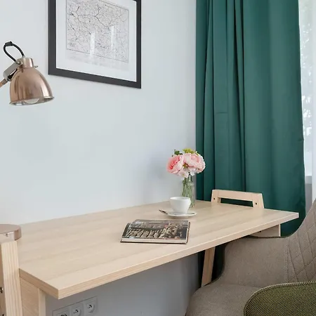 Azure Teatralna With Air Conditioning In By Renters アパート *