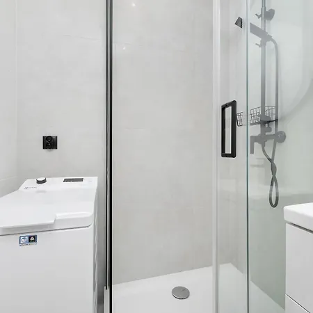 Azure Teatralna With Air Conditioning In By Renters ヴロツワフ