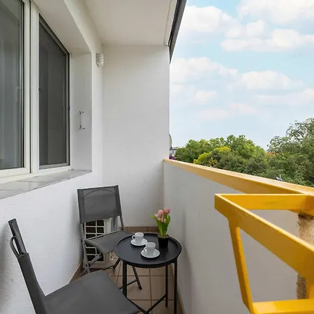 Azure Teatralna With Air Conditioning In By Renters ヴロツワフ